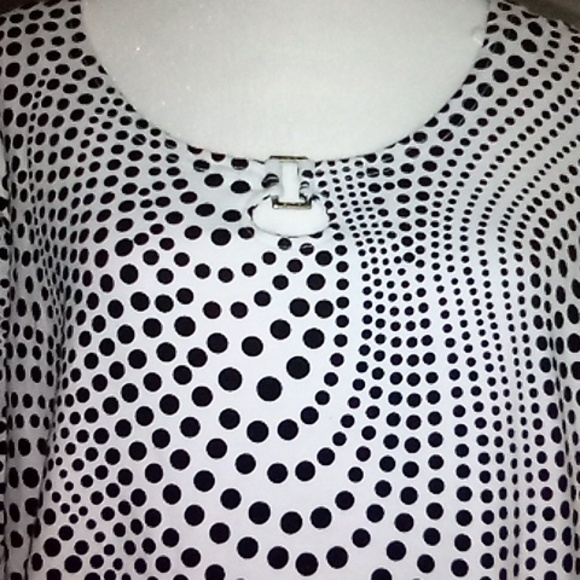 A LINE WOMAN 1X BLOUSE TOP SILVER ACCENT 3/4 SLEEVES WHITE W/ BLACK DOTS SPIRAL - Picture 5 of 8